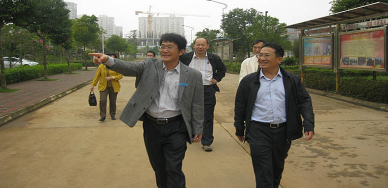 省教育厅考试局局长王贤在九游在线注册调研