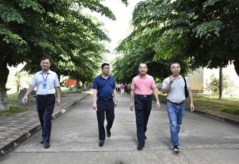 省教育厅张清明处长到九游在线注册调研
